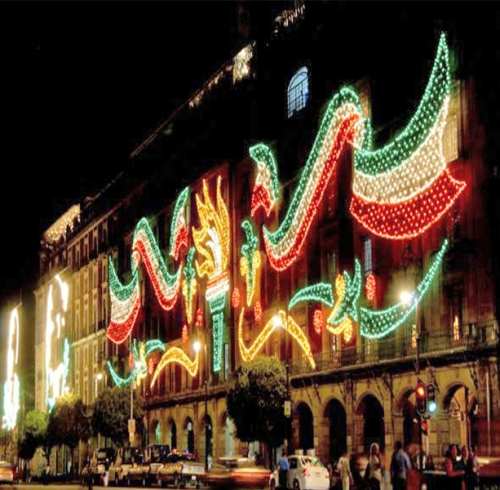 ANTORCHA O ESCUDO CON CAUDAS Y LAURELES 